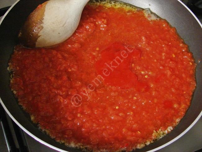 Penne Arabiatta (Acılı Domates Soslu Makarna) - Yapılışı (5/12) 