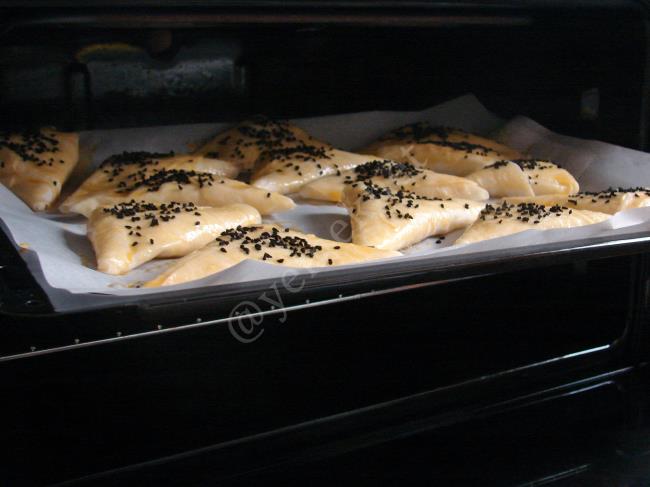 Fırında Patatesli Muska Böreği - Yapılışı (17/20) 