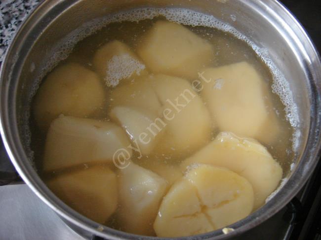 Fırında Patatesli Muska Böreği - Yapılışı (2/20) 