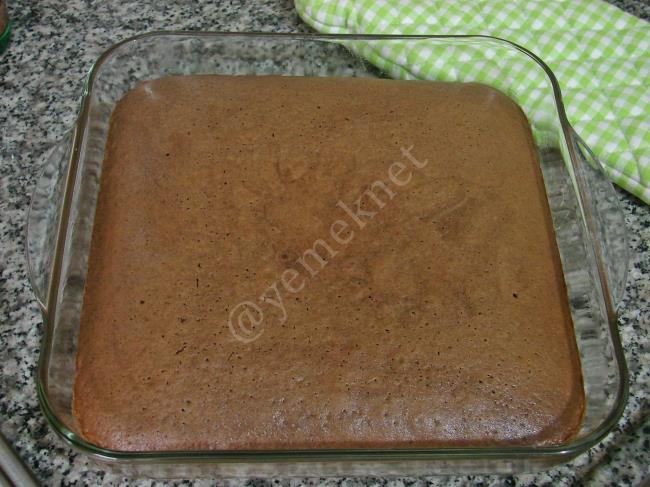 Kolay Islak Kek - Yapılışı (11/16) 