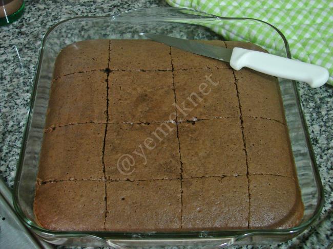 Kolay Islak Kek - Yapılışı (12/16) 