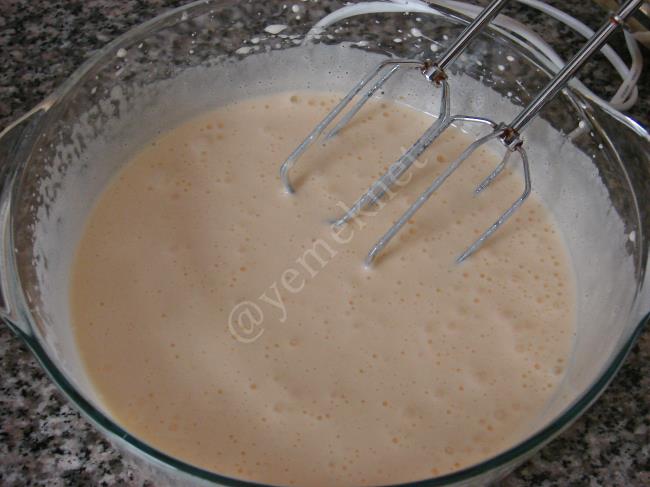 Kolay Islak Kek - Yapılışı (3/16) 