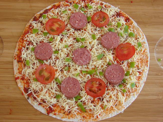 Karışık Tortilla Pizza - Yapılışı (6/12) 