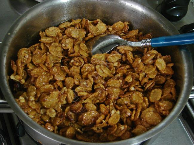 Metro Çikolatalı Mısır Gevrekli Kurabiye - Yapılışı (5/12) 