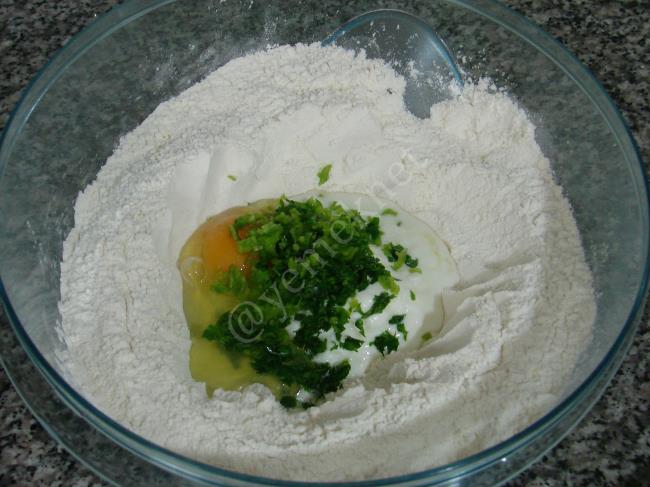 Sebzeli Hamur Kızartması - Yapılışı (3/12) 