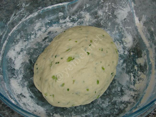 Sebzeli Hamur Kızartması - Yapılışı (4/12) 