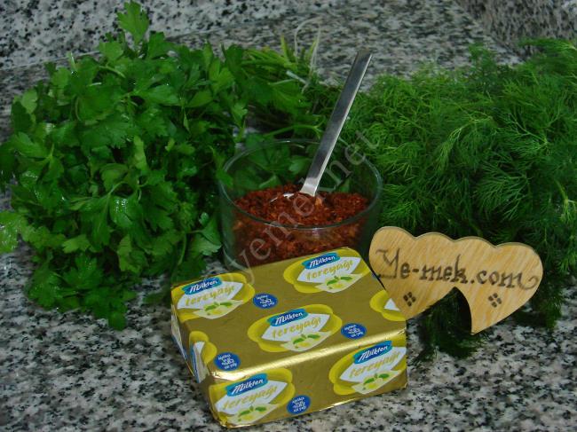 Taze Otlu Baharatlı Tereyağı - Yapılışı (1/8) 