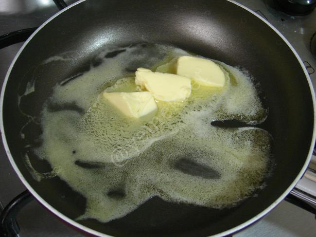 Tereyağlı Yumurta Kapama - Yapılışı (3/8) 