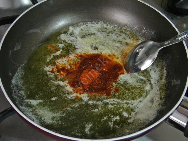 Tereyağlı Yumurta Kapama - Yapılışı (4/8) 