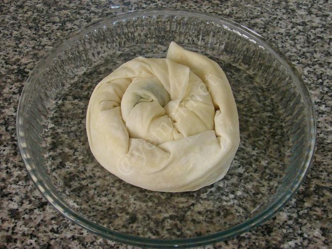 Ispanaklı Kol Böreği - Yapılışı (10/16) 