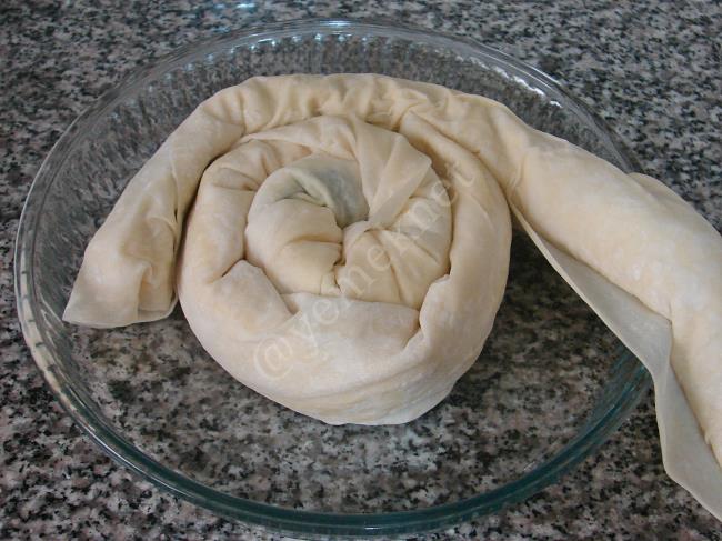 Ispanaklı Kol Böreği - Yapılışı (11/16) 