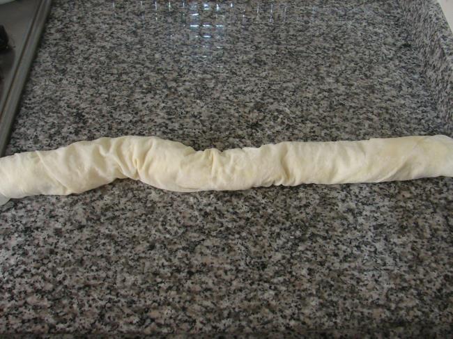 Ispanaklı Kol Böreği - Yapılışı (9/16) 