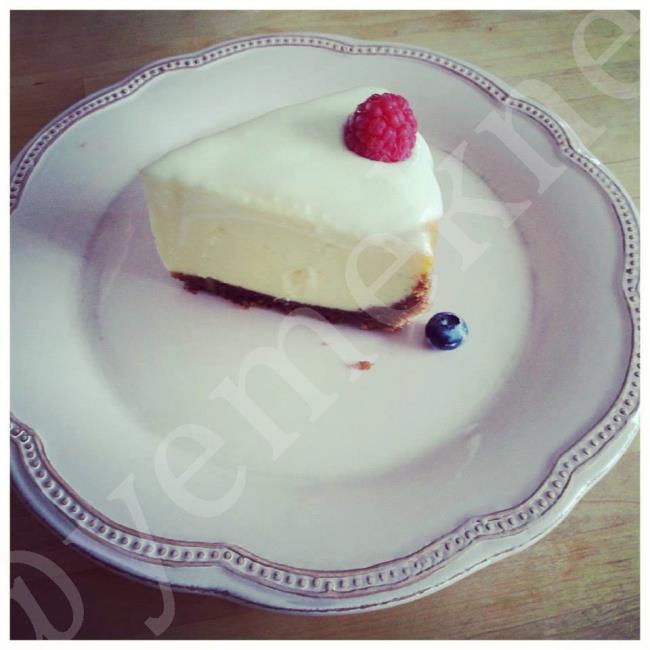 New York Style Cheesecake Recipe (Mavi Mutfak)