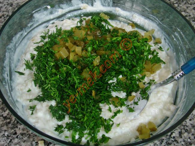 Yoğurtlu Bulgur Salatası - Yapılışı (7/12) 