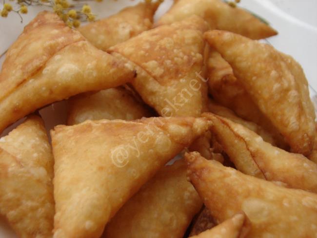 Yufka İle Kolay Börek Yapma - Yapılışı (3/12) 