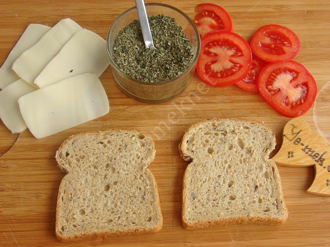 Fesleğenli Domatesli Ekmek Dilimleri - Yapılışı (2/12) 