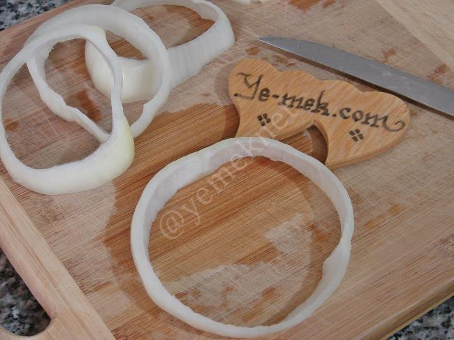 Soğan İçi Yağda Yumurta - Yapılışı (3/12) 