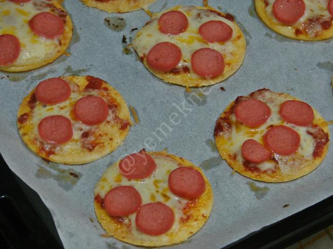 Tortilladan Minik Pizzalar - Yapılışı (9/12) 