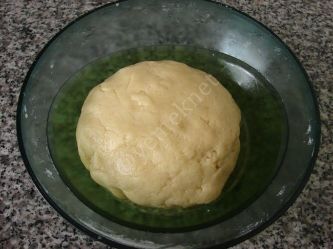 İrmikli Gül Tatlısı - Yapılışı (7/12) 