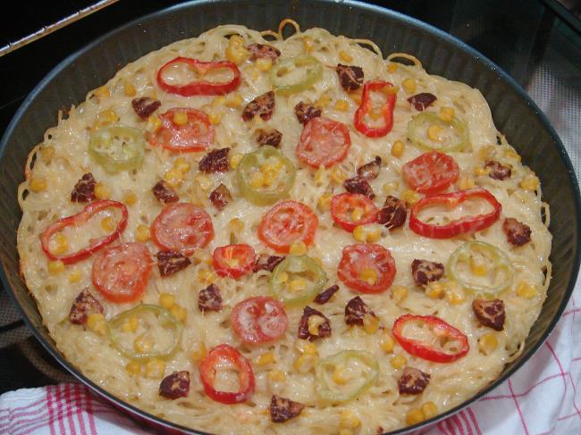 Makarna Pizza Nasıl Yapılır? (9/12) Resimli Yemek Tarifleri