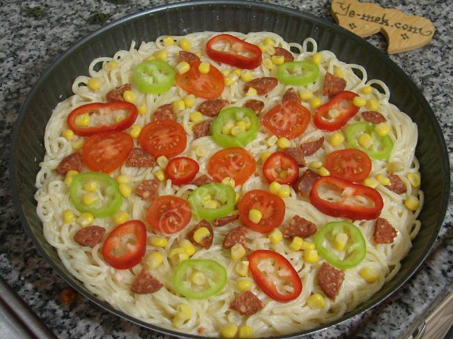 Makarna Pizza - Yapılışı (6/12) 