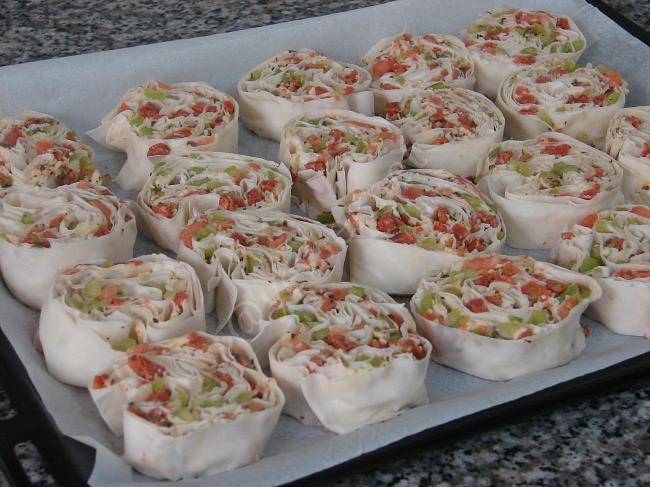 Yufkalı Rulo Pizza - Yapılışı (12/16) 