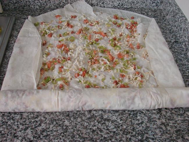 Yufkalı Rulo Pizza - Yapılışı (9/16) 