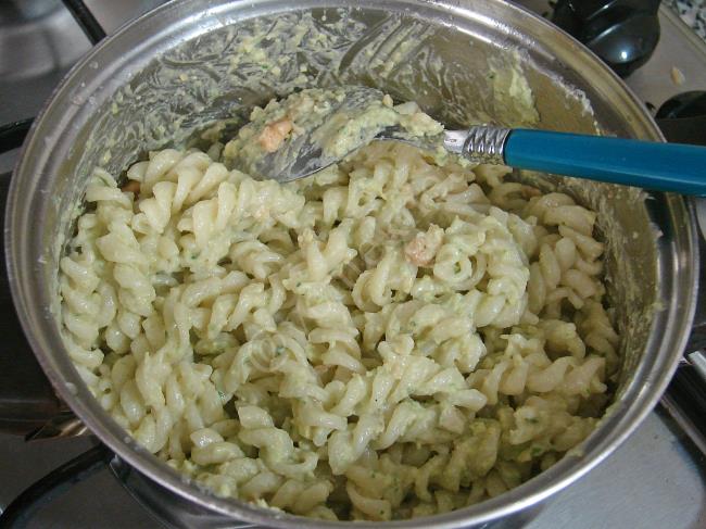Avokado Soslu Cevizli Makarna - Yapılışı (6/8) 