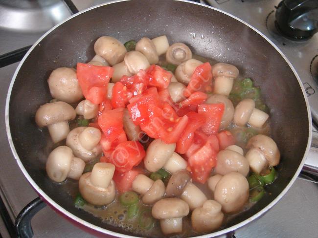 Biberli Fındık Mantar Sote - Yapılışı (5/8) 