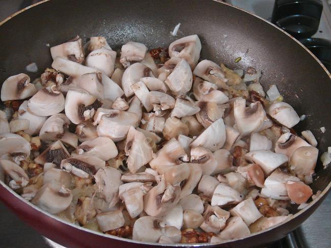 Cevizli Mantar Kavurması - Yapılışı (7/12) 