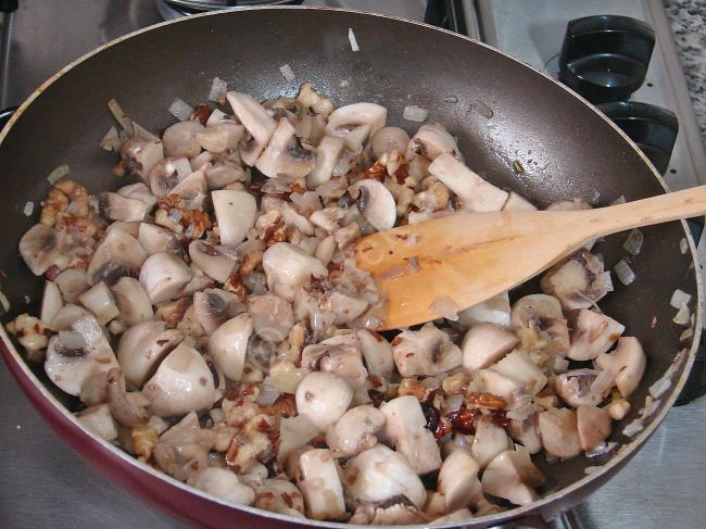 Cevizli Mantar Kavurması - Yapılışı (8/12) 