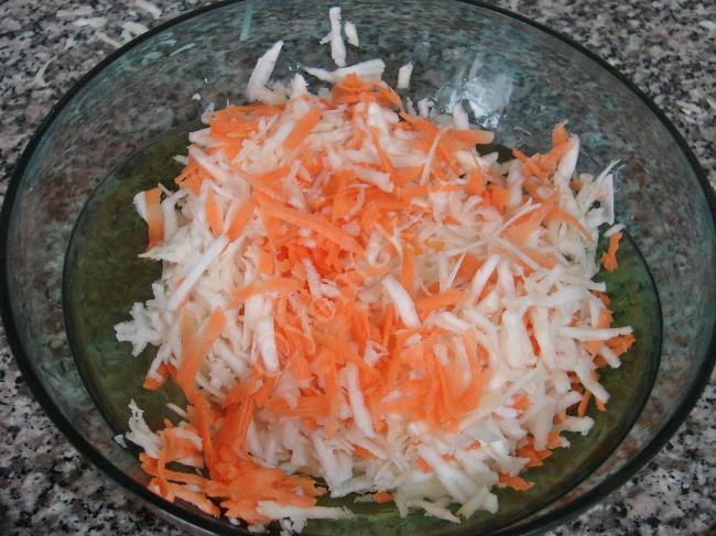Havuçlu Kereviz Salatası - Yapılışı (3/8) 