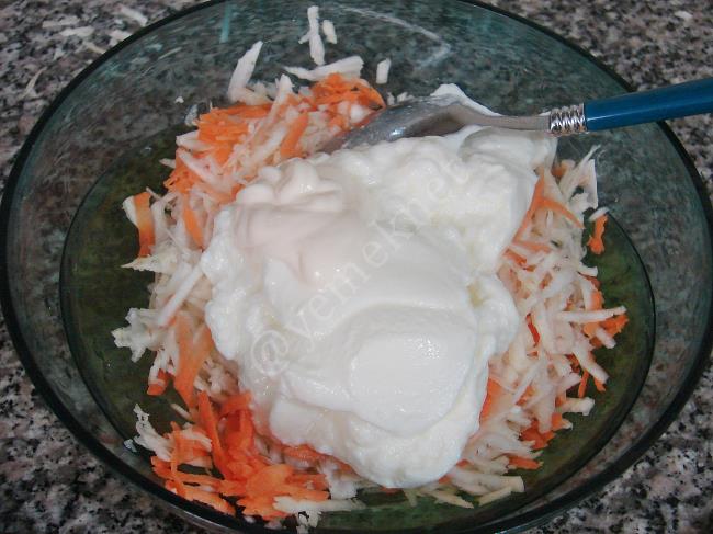 Havuçlu Kereviz Salatası - Yapılışı (4/8) 