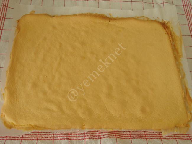 Pastane Usulü Muzlu Rulo Pasta Nasıl Yapılır? (11/24) Resimli Yemek