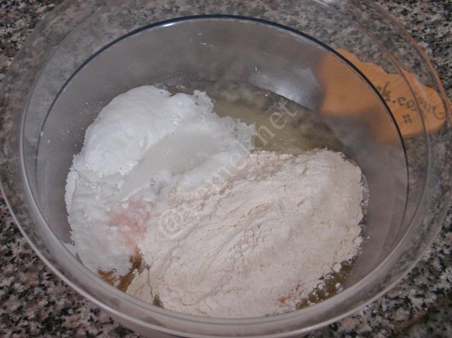 Pastane Usulü Muzlu Rulo Pasta - Yapılışı (3/24) 