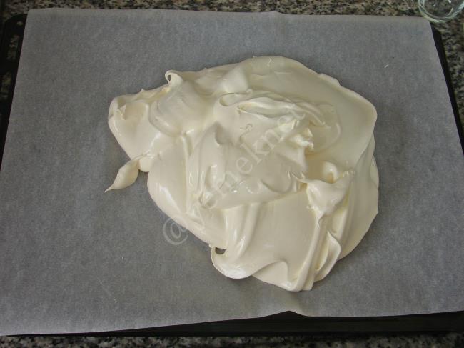 Pastane Usulü Muzlu Rulo Pasta - Yapılışı (5/24) 