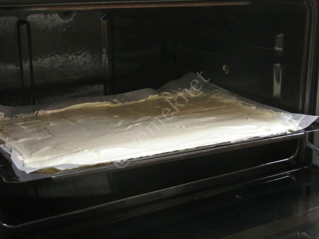 Pastane Usulü Muzlu Rulo Pasta - Yapılışı (7/24) 