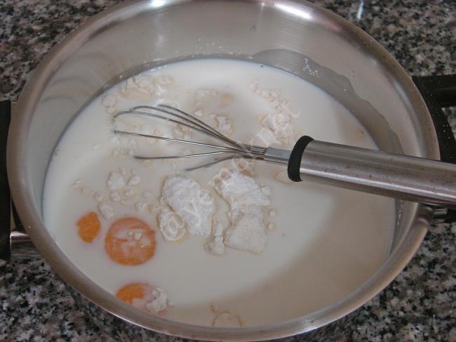 Pastane Usulü Muzlu Rulo Pasta - Yapılışı (8/24) 