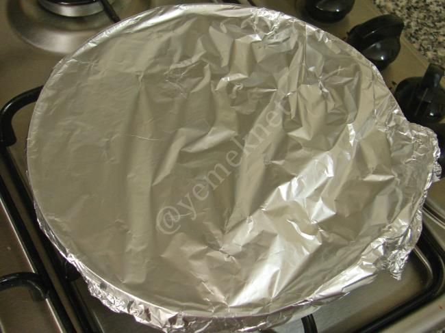 Peynirli Tava Böreği - Yapılışı (12/16) 