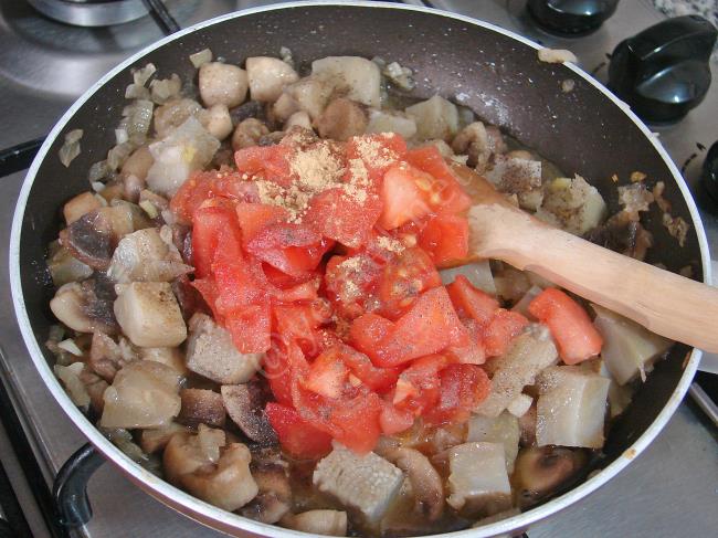 Enginarlı Mantar Kavurması - Yapılışı (7/12) 