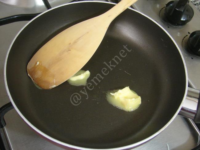 Kavurmalı Omlet - Yapılışı (6/12) 