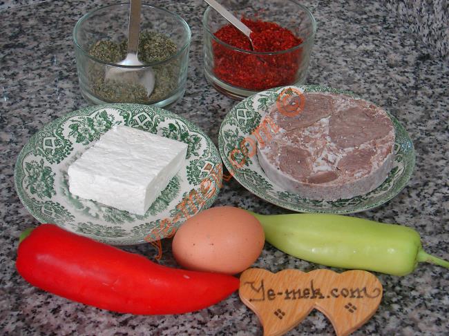 Kavurmalı Yumurta - Yapılışı (1/8) 