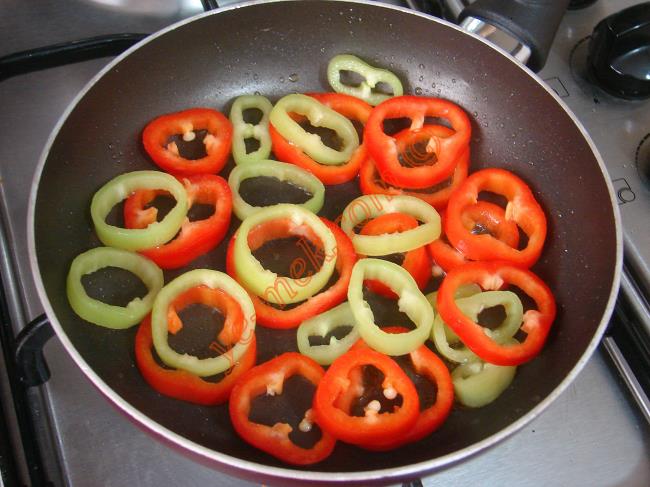 Kavurmalı Yumurta - Yapılışı (2/8) 