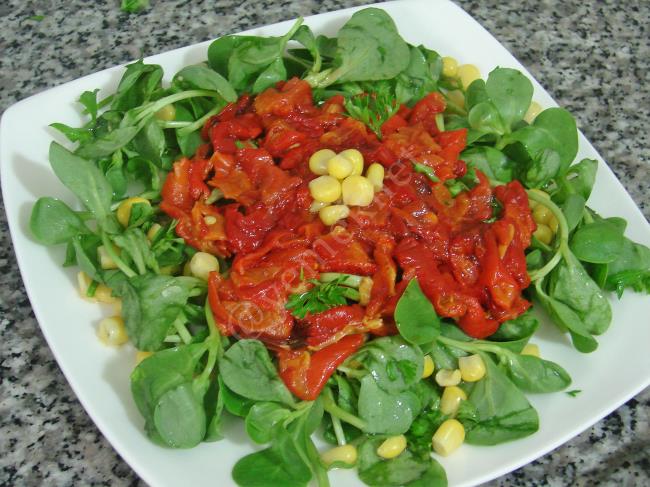 Közlenmiş Kırmızı Biberli Semizotu Salatası - Yapılışı (5/8) 