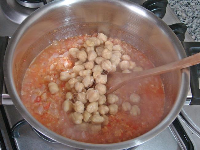 Nohutlu Bulgur Pilavı - Yapılışı (4/8) 