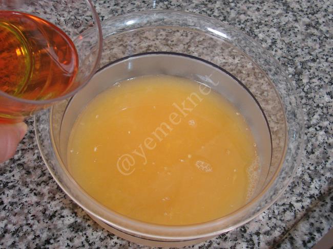 Portakallı Salata Sosu - Yapılışı (3/8) 