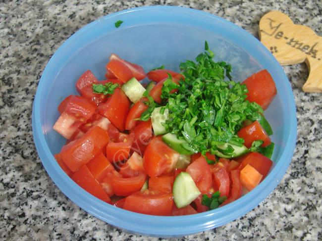 Ton Balıklı Yaz Salatası - Yapılışı (3/8) 