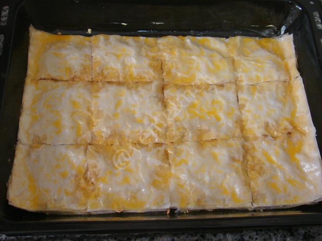 Baklavalık Yufkadan Sütlü Fındıklı Baklava - Yapılışı (7/16) 