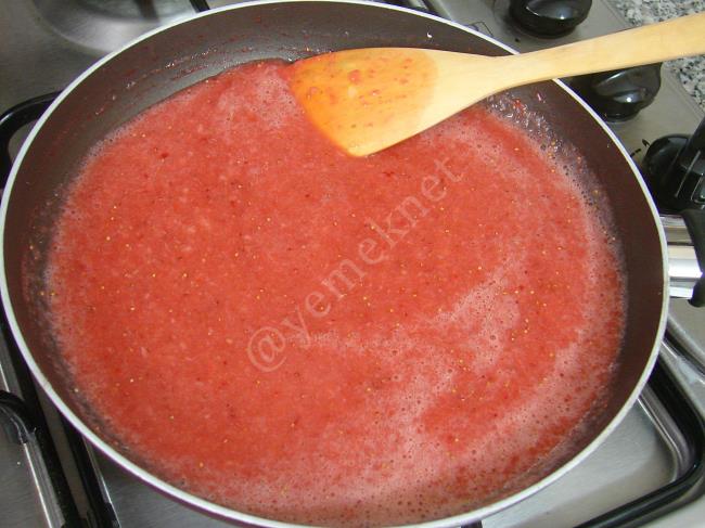 Çilek Soslu Muhallebi - Yapılışı (11/16) 