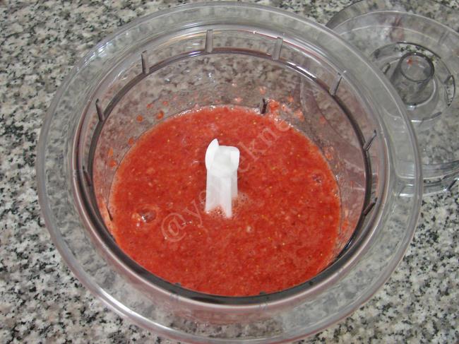 Çilek Soslu Muhallebi - Yapılışı (8/16) 